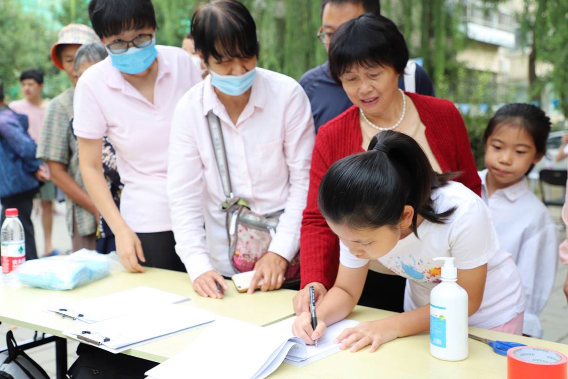 一核四驱双引擎 党建引领促自治 裕祥花园社区开启公益市集