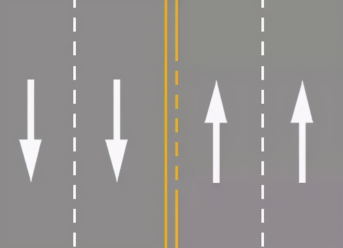 左转弯路口掉头需要看信号灯么？记住这4种情况，可以直接掉头