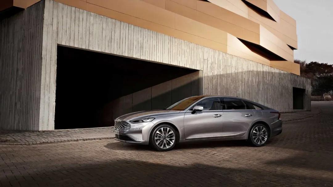 日产GT-R换代遥遥无期，DS 9售价高至40万