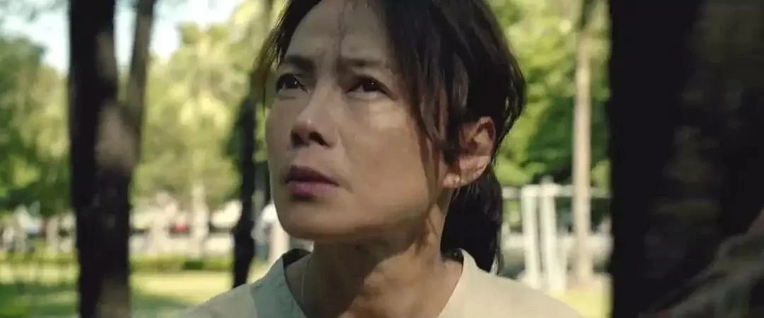 小儿子伤人入狱，大儿子跳楼自杀，这部电影里