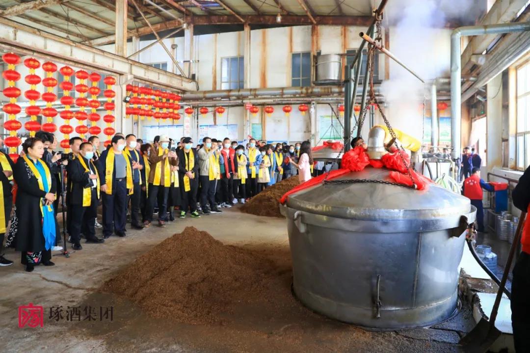 天时物道 酒海观澜 河北琢酒集团第十三届头魁酒祭祖大典隆重举行