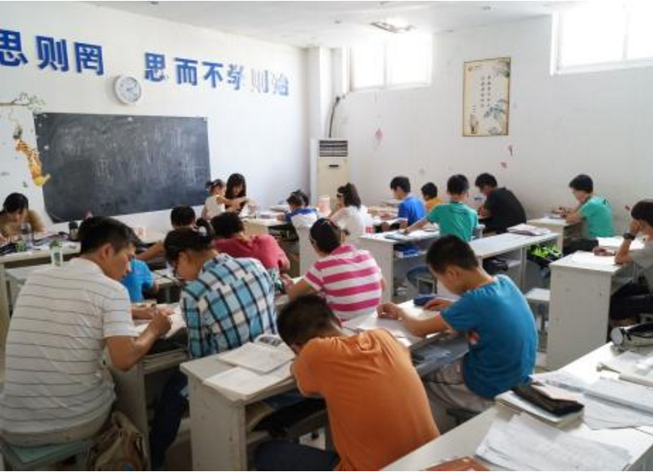 小学生或将迎来“好消息”，建议让作业不出校门，家长半喜半忧