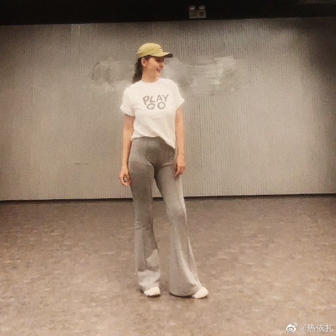 为母则刚，热依扎说女儿就是她的药，为了孩子，她停了抑郁症的药