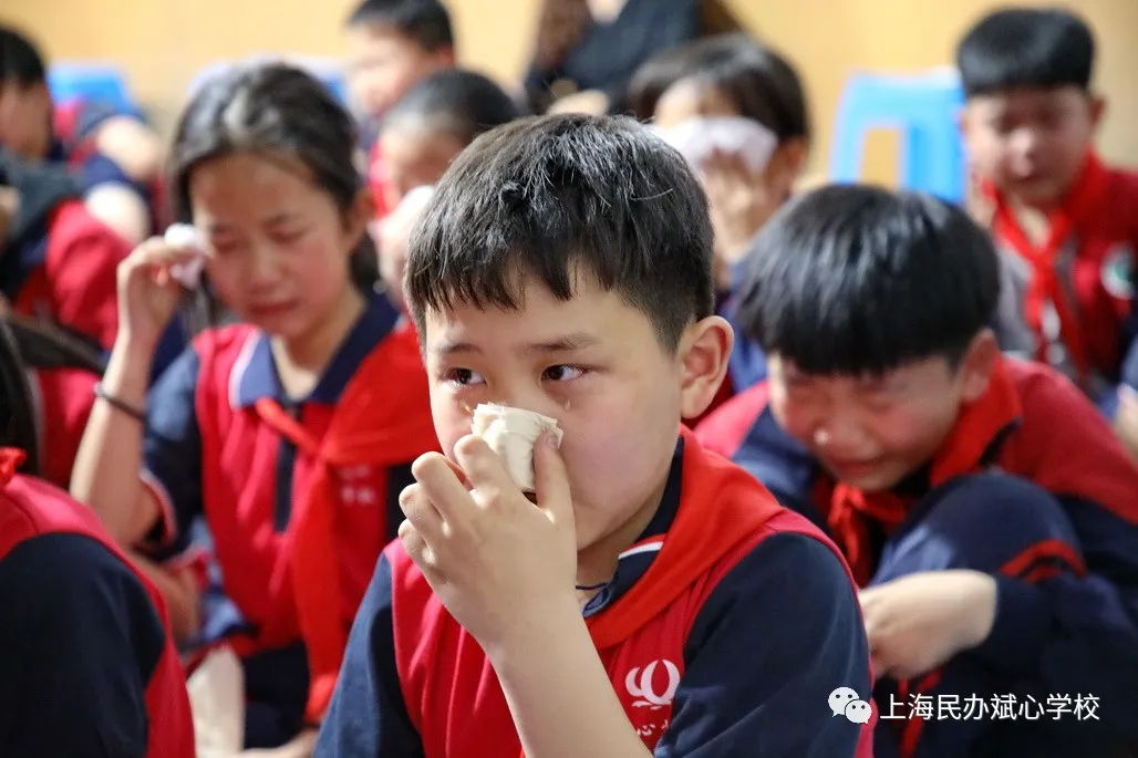 电话两端为何都哭成泪人？——斌心学校母亲节感恩活动纪实