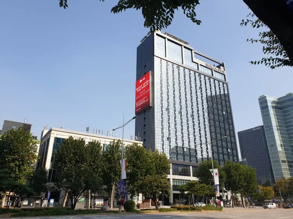 上市感恩,全民分红,优惠大促共贺东鹏控股A股上市