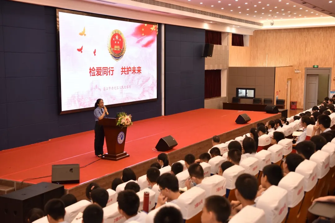 赤坎区“最美基层政法干警”——黄菊群