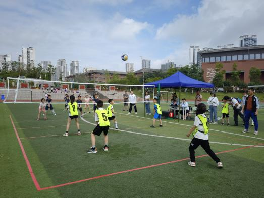 「天府新区华阳中学附属小学•体育」与球共舞，垫起时代新未来