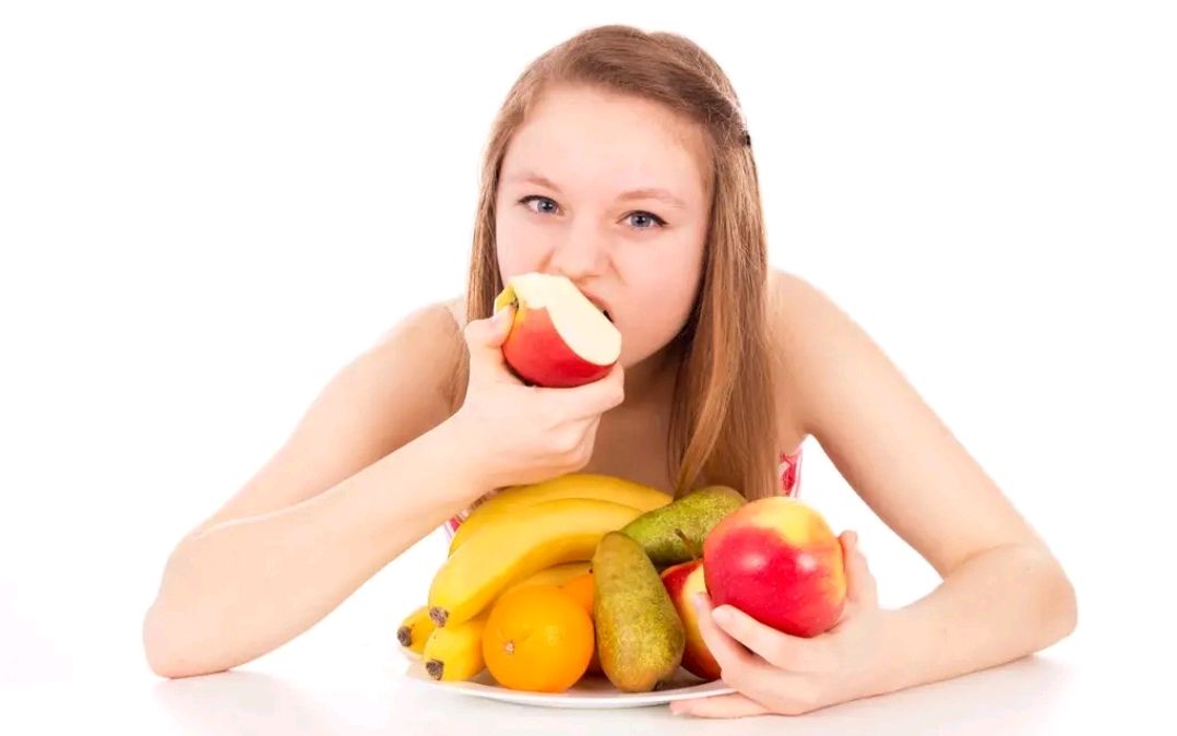 給胃不舒服的人提個醒：3種水果盡量別碰，飲食上請記好3個原則