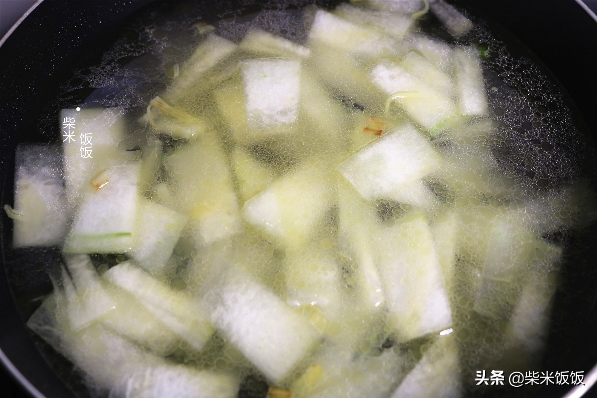 白菜和冬瓜一鍋煮，搭配自製肉丸太好吃，每人一碗，連湯也不剩