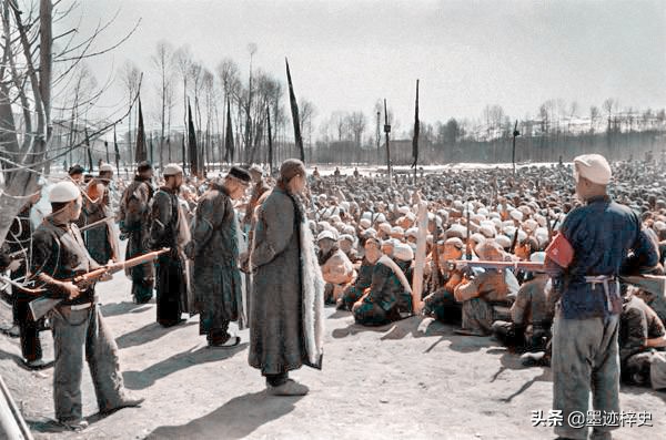 青海老照片1951年土改中的海东民和县公审不法地主恶霸