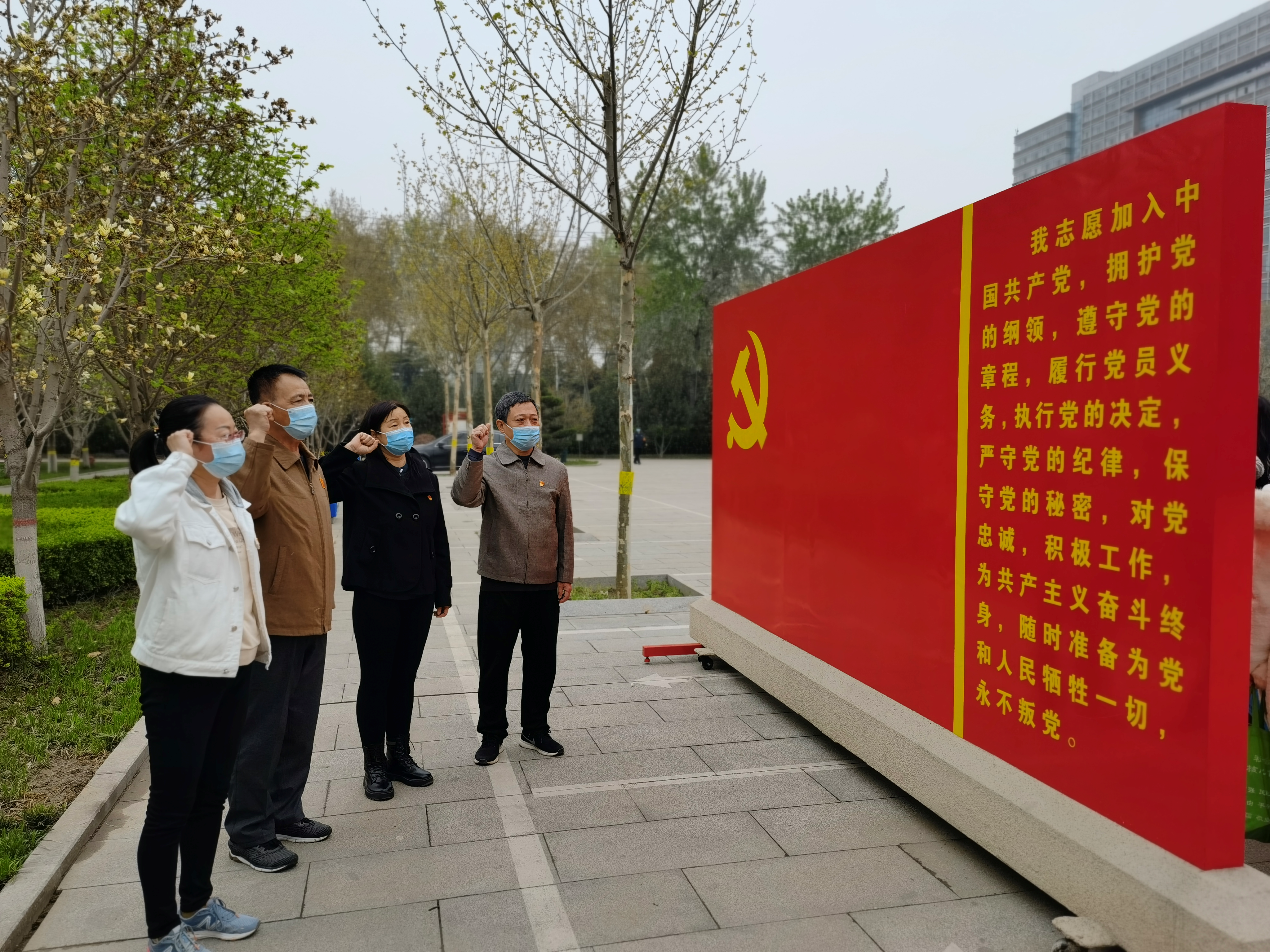 邯郸市丛台区常兴里社区开展“祭先烈学党史感党恩”主题党日活动