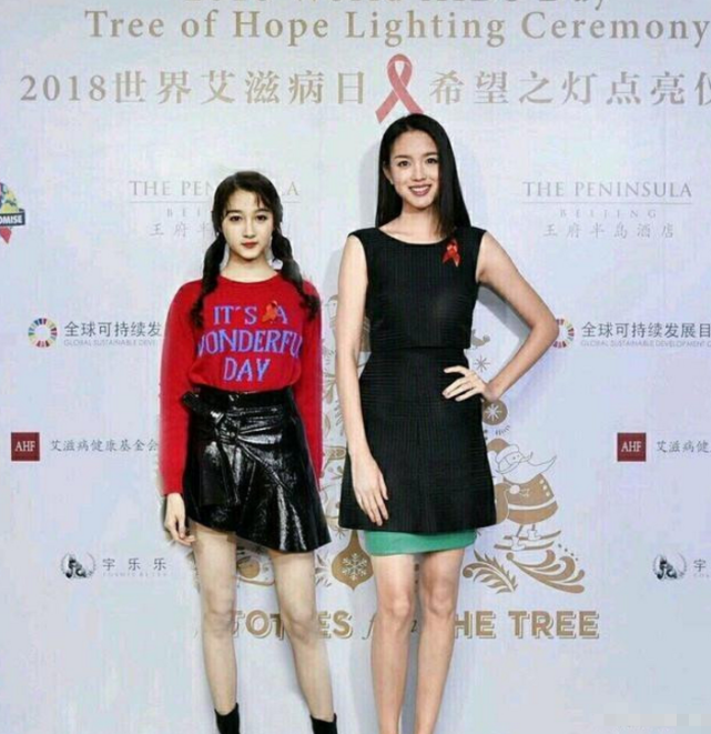 千万不要和张梓琳同框，不信你看，172的关晓彤