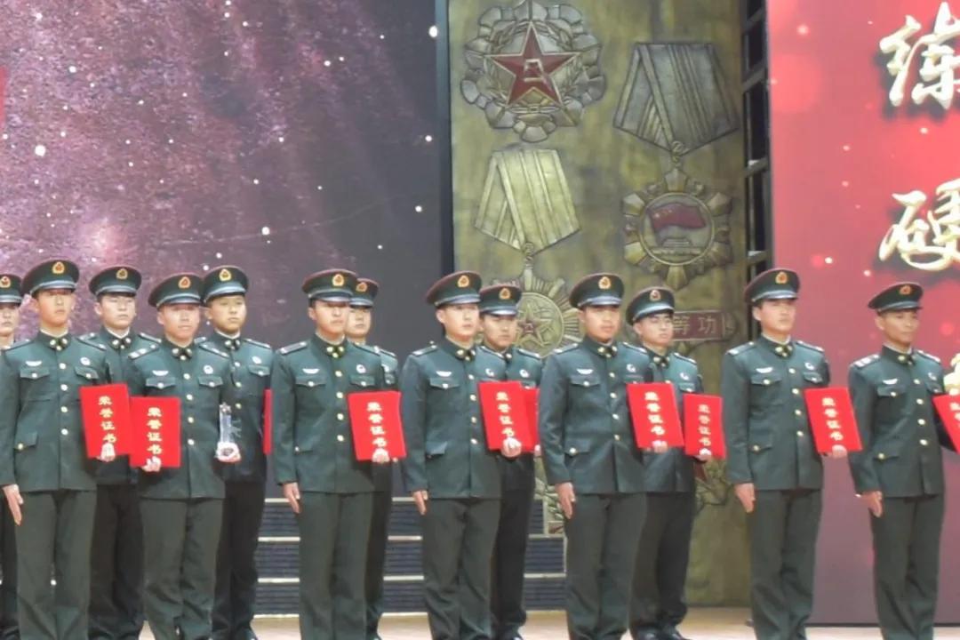 ���Ƚ����á��侯<a href=http://www.cngansu.cn/news/ target=_blank class=infotextkey>����</a>�ܶӰ���֧�� | ½����82���ž�ĳ��