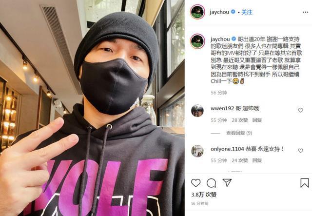 周杰倫曬乘豪華遊艇照，蹺二郎腿霸氣攬嬌妻昆凌，畫面甜蜜恩愛