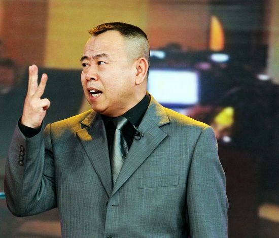 潘长江比郭德纲大十几岁，出道早很多年，为什么还被郭德纲叫大哥
