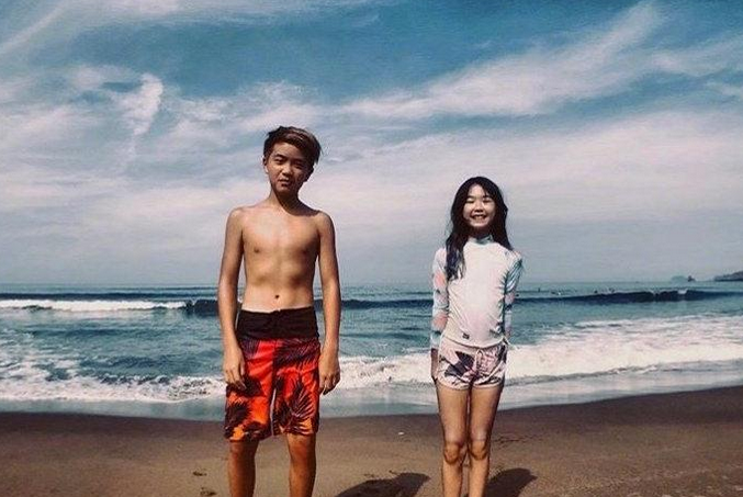 曹格为儿子庆12岁生日，Joe留黄发显成熟，丑萌姐姐成韩系美少女