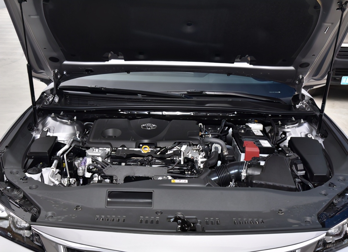 丰田亚洲龙，2.5L+8AT，低油耗大空间，保值率高