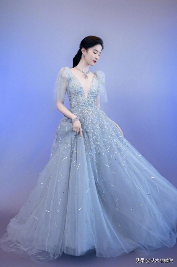 刘亦菲拍摄婚纱造型，一袭白纱衬得优雅高级，不愧是“仙女姐姐”
