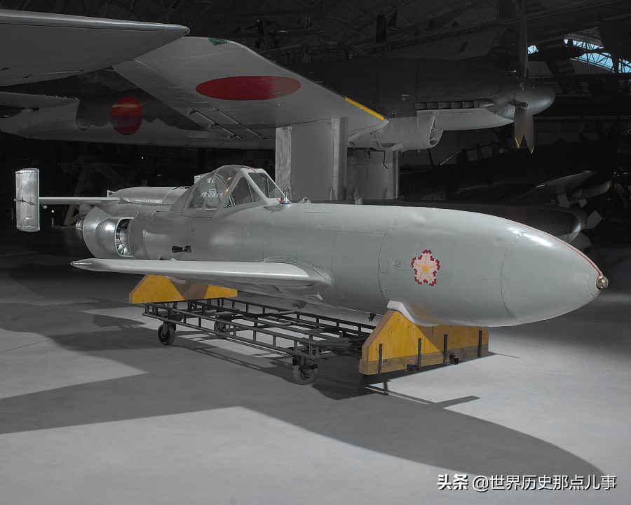 二战：日军自杀性导弹攻击，敢死队员坐在里面