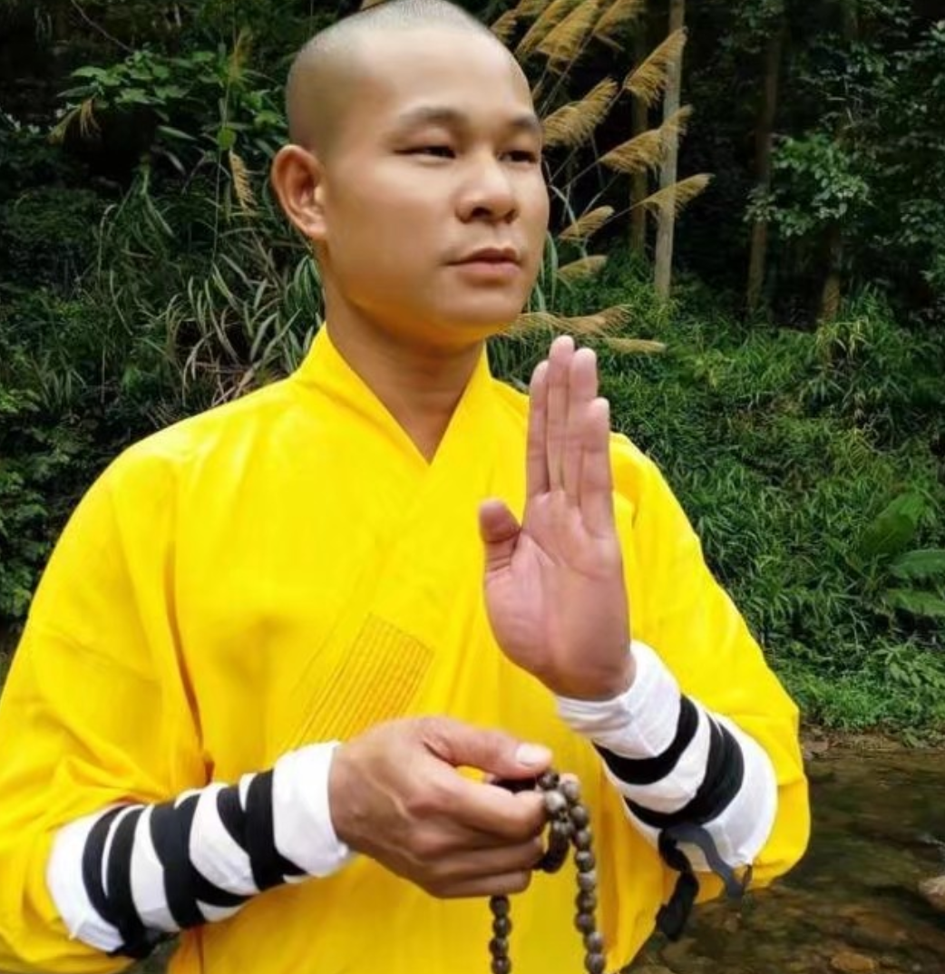 网曝王菲即将结婚，男方被扒已出家，谢霆锋经纪人回应：太假了