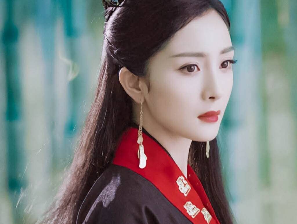 女明星红衣侠女照：张碧晨刘亦菲冷艳，杨幂温