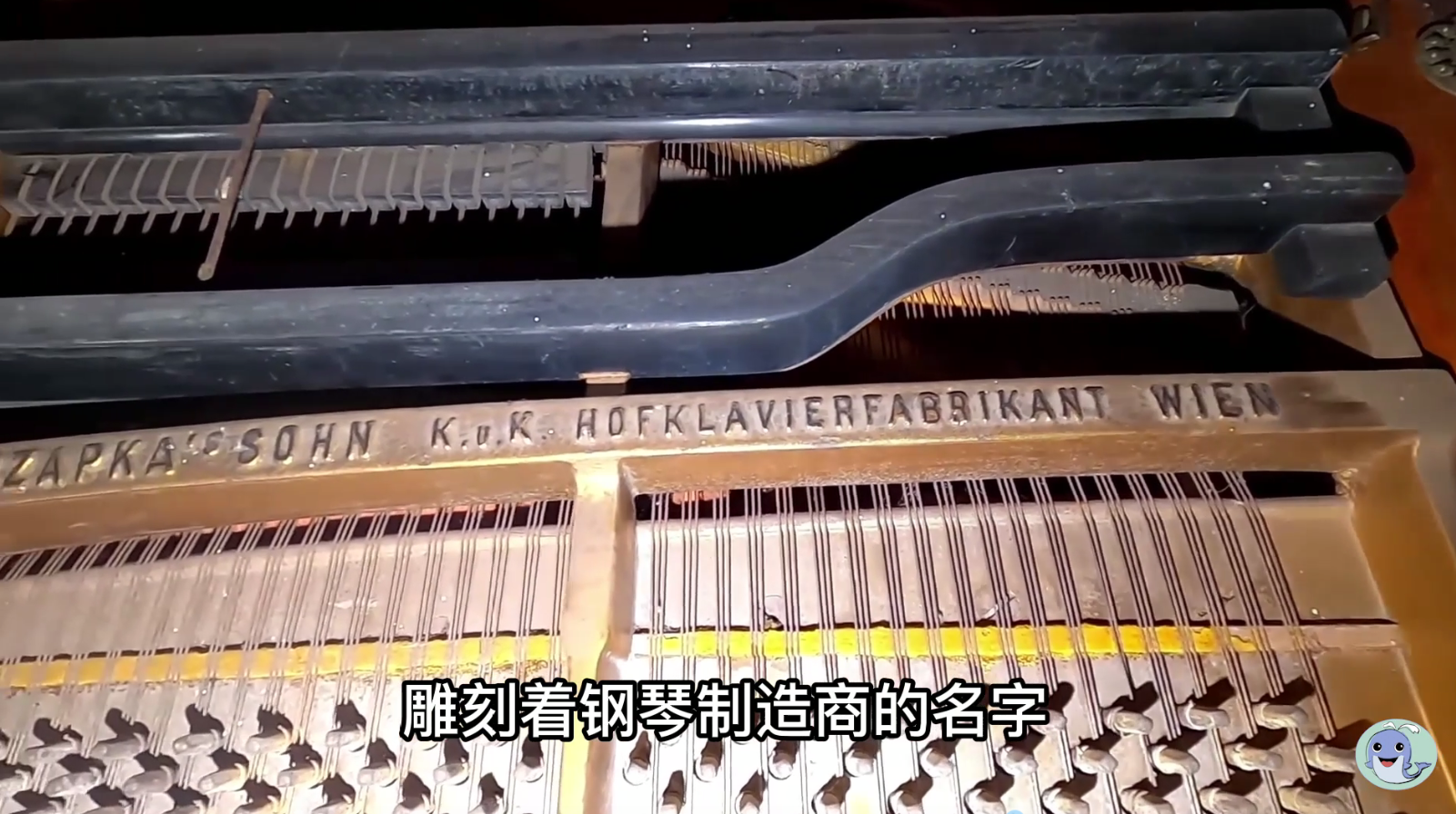 这是一栋被主人遗弃的房屋，价值180万的汽车都不要了