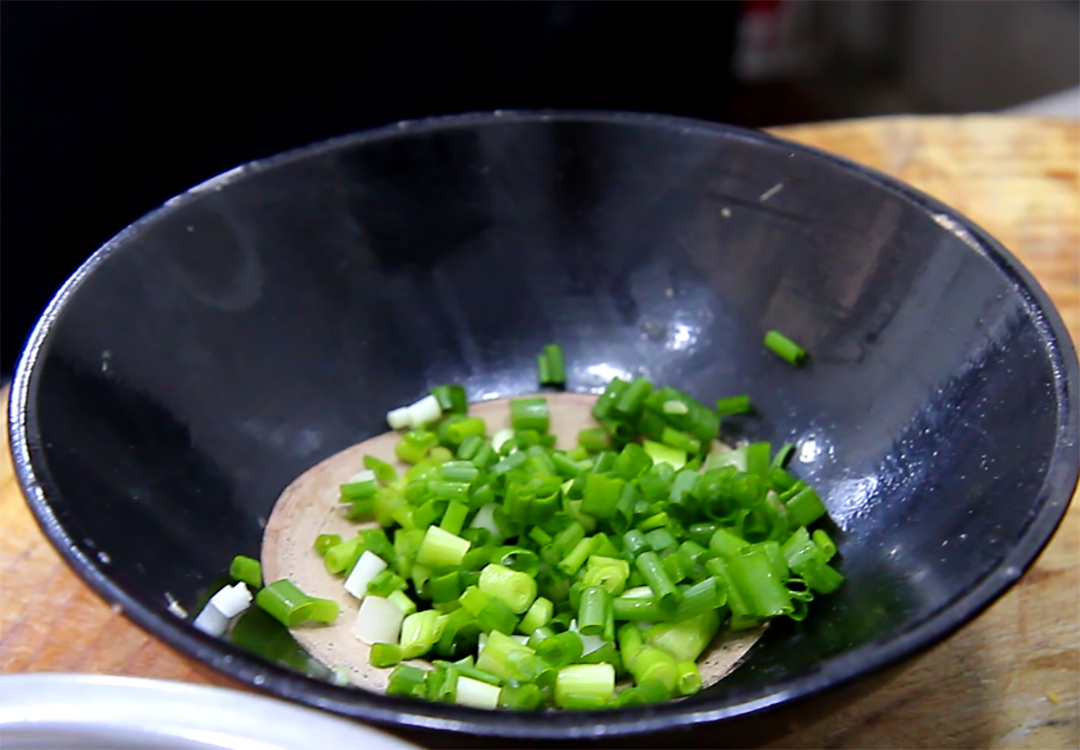 图片[5]-豆腐怎么做才好吃 厨师长教你做咸蛋黄豆腐 鲜嫩入味 营养丰富-起舞食谱网