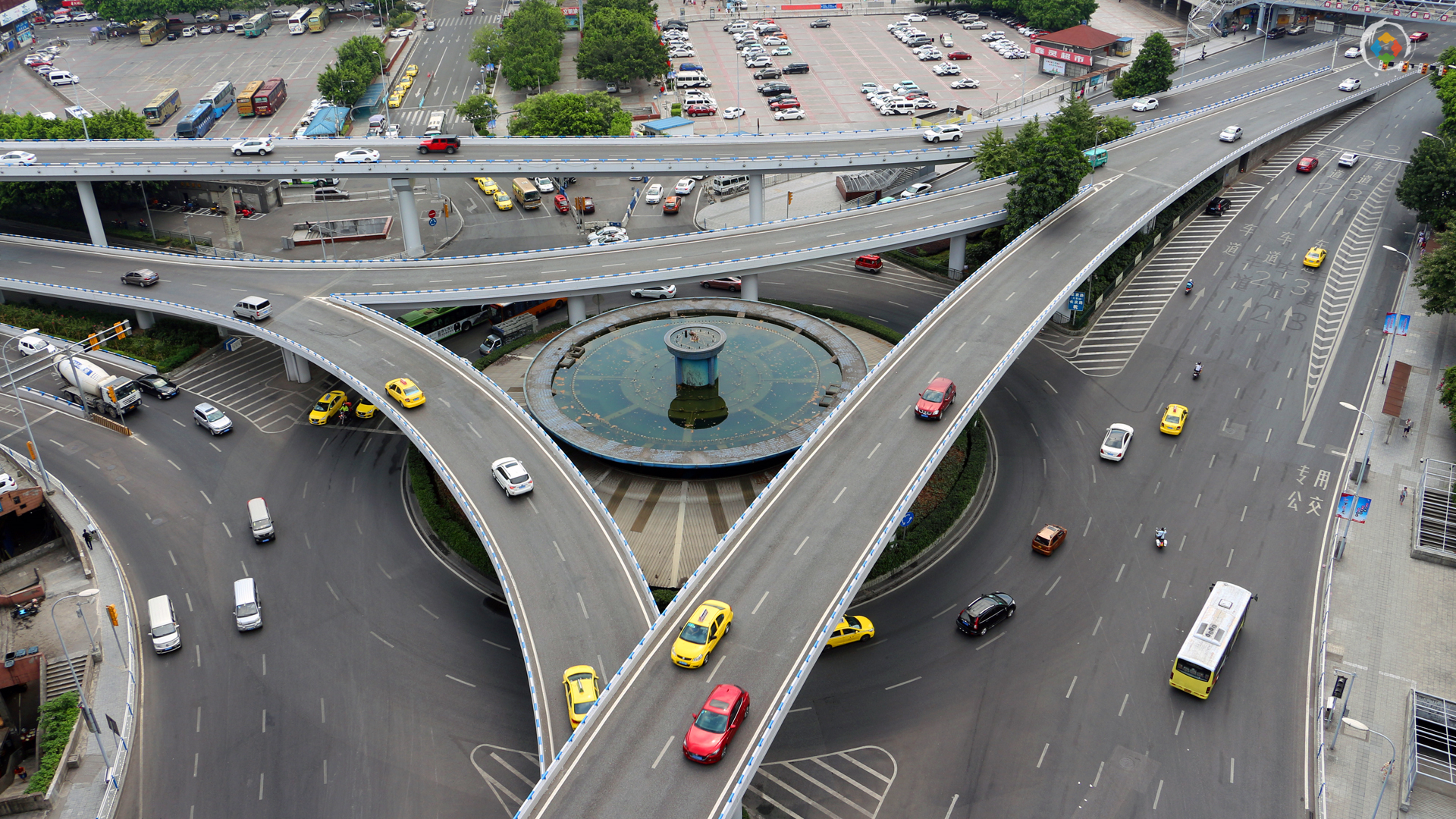 南方人对下雪的渴望：花20块买一桶雪，重庆人能够理解吗？