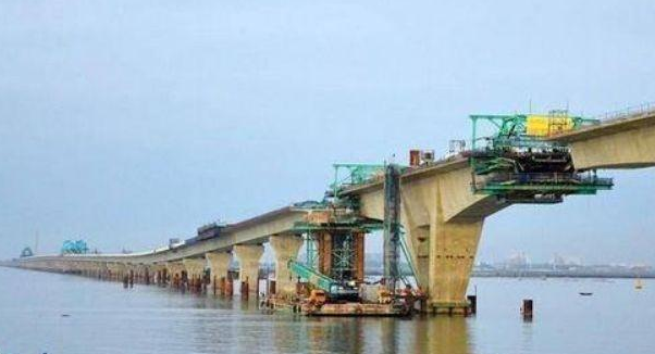 越南3000亿大桥一夜坍塌，百万民众向中国索赔，