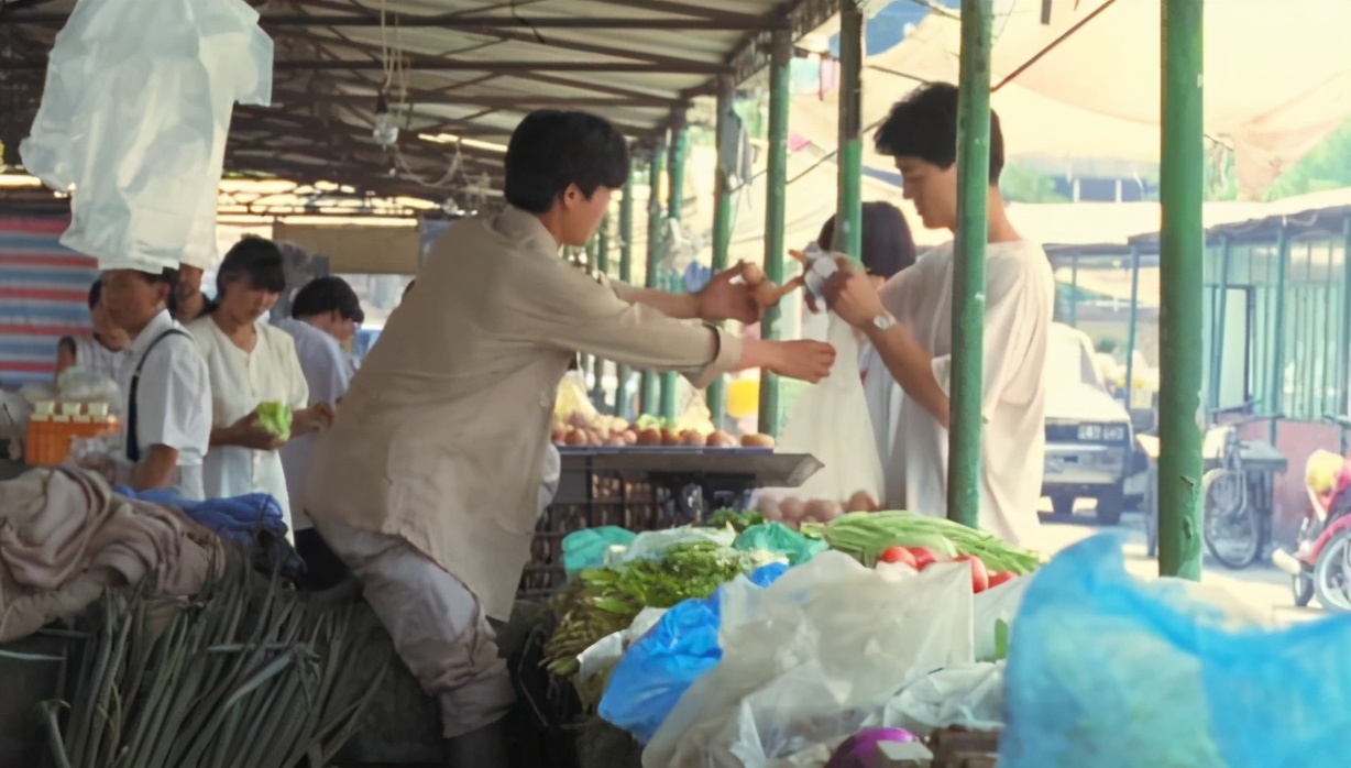 一部23年前底层公务员生活图鉴，成人后才看懂其