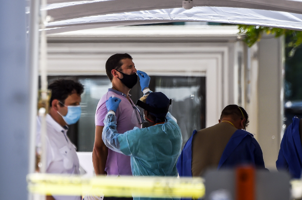 美國疫情惡化之際，疫苗又出現問題，美媒：需要世界的援助