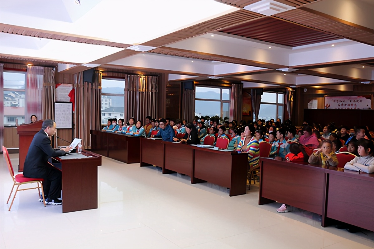 ������Ժ���񷨵�������У԰ �շ������ٳɳ�