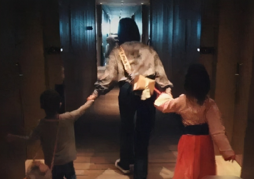 迪士尼五週年，星二代云集：孫莉女兒穿漢服，楊威曬雙胞胎姐妹花