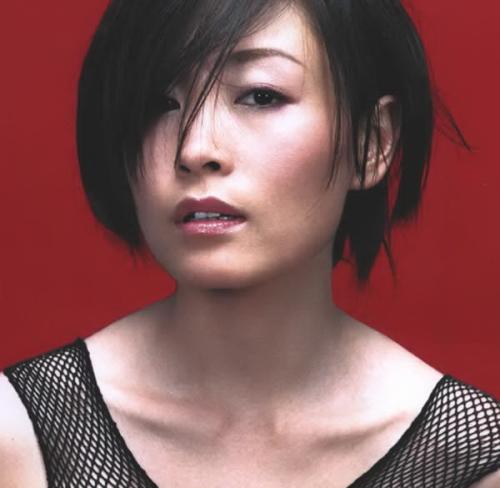 惋惜：雪莉确认自杀身亡，而他们一个割腕两个