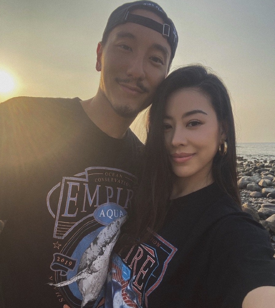 王阳明晒照为1岁女儿庆生，透露孩子大名，担心她将来被男生追求