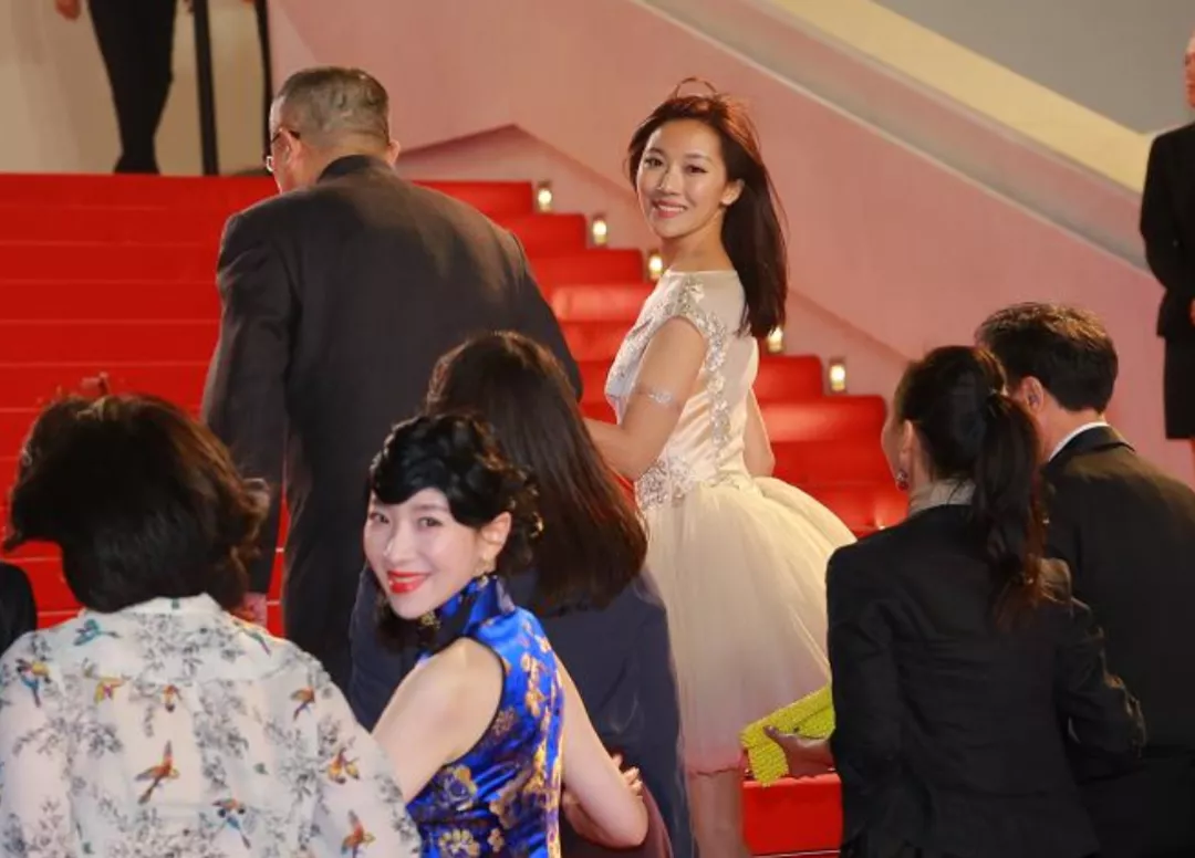科班出身曾是胡歌女主，恋上比自己大24岁大叔，