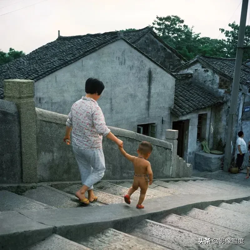 80年代30张怀旧老照片：只看到简单饱满的幸福！