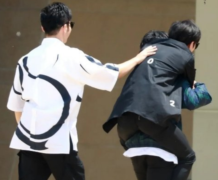 奔跑吧成员挑战古装造型，郭麒麟蔡徐坤互动活力十足，胡可也来了