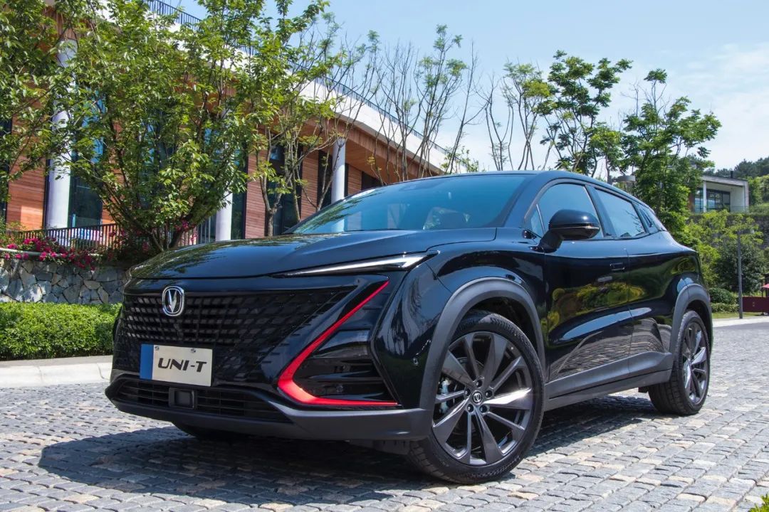 预售价11.59万起！长安UNI-T除了设计运动，开起来