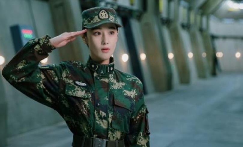 同是聚少离多，冯绍峰赵丽颖官宣离婚，何捷和