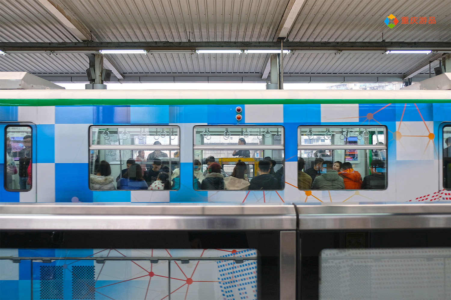 在重庆轨道站内开店需要多少钱？签3年合同，单店租金最高超20万