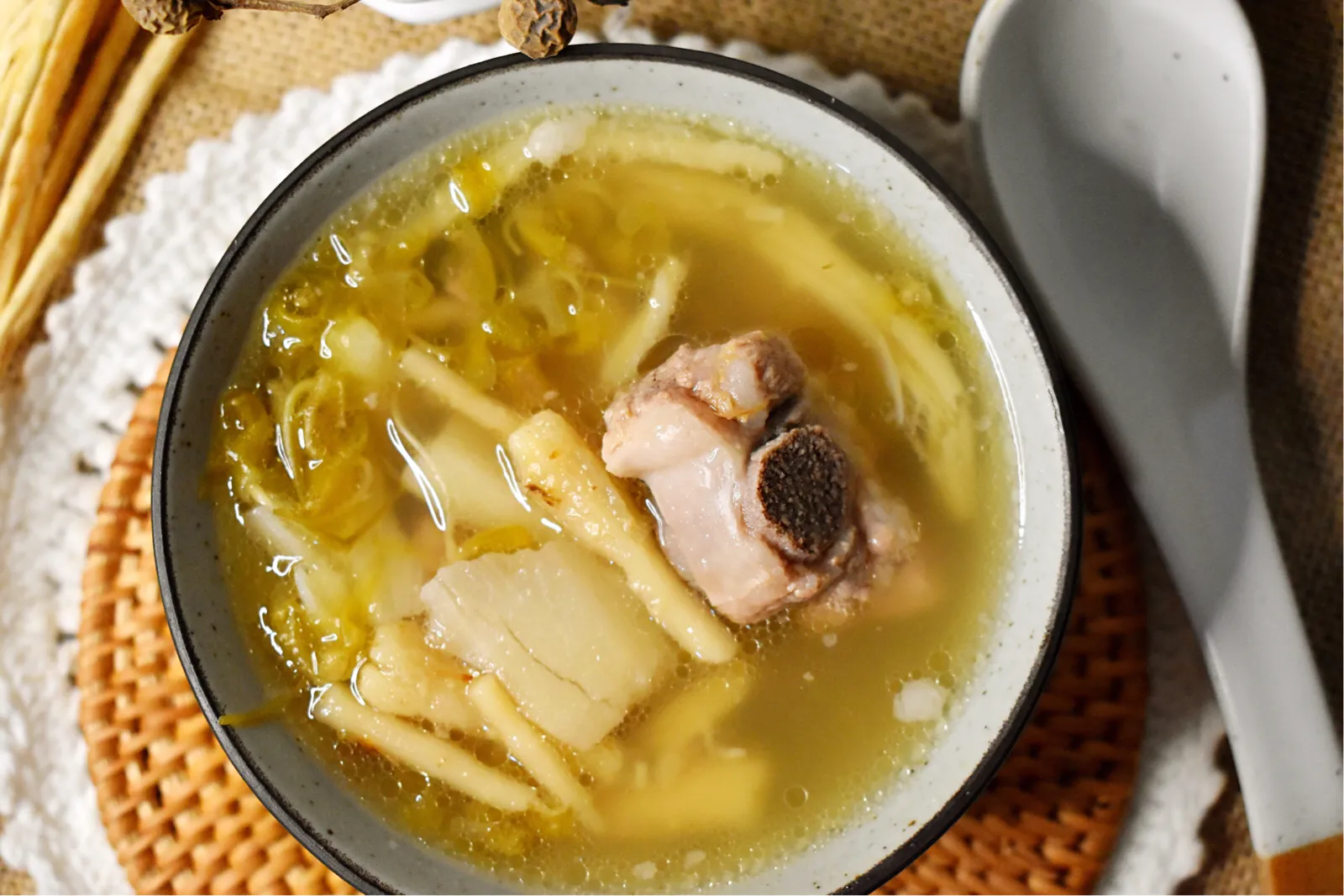 慢性胃炎的日常保健——滋阴,补脾,养胃——沙参淮山排骨汤 食补药膳 第2张 慢性胃炎的日常保健——滋阴,补脾,养胃——沙参淮山排骨汤 食补药膳 第2张