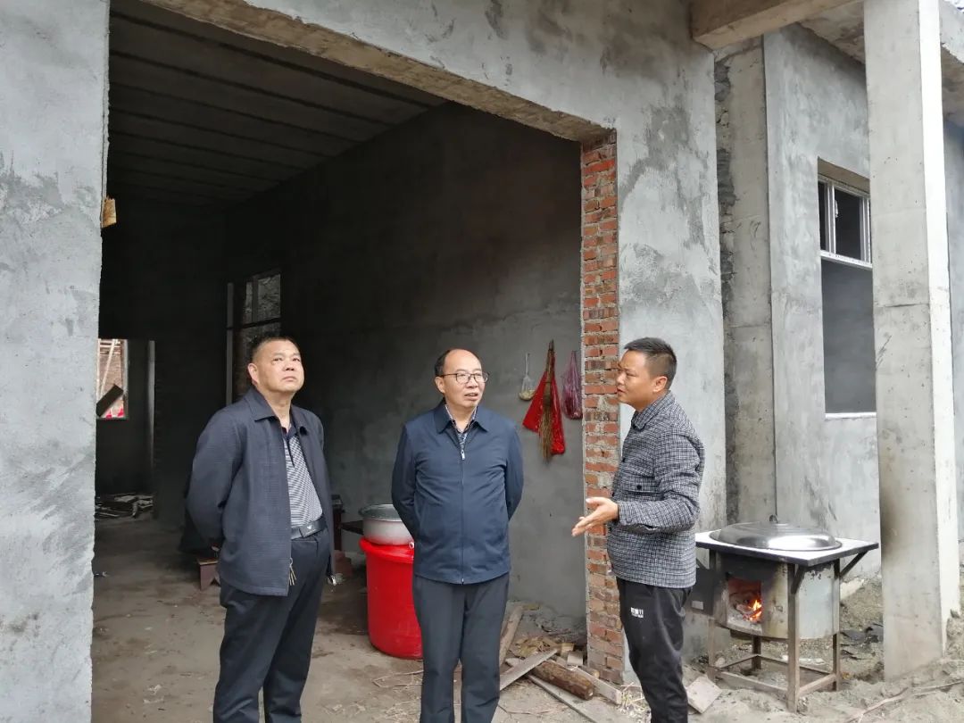 蒋丙生以“四不两直”方式深入麻阳督战脱贫攻坚