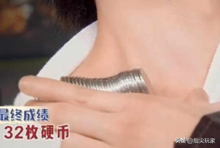 明星也爱秀锁骨，宋妍霏放车厘子戚薇放肥皂，