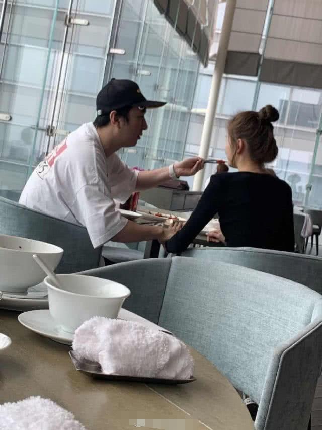 泡妞缺钱了？王思聪低价卖千万级超跑，绯闻女