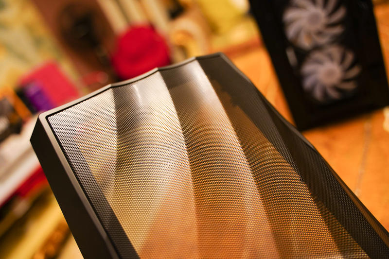 这机箱真浪！安钛克风行者DF700 Flux中塔机箱开箱简评