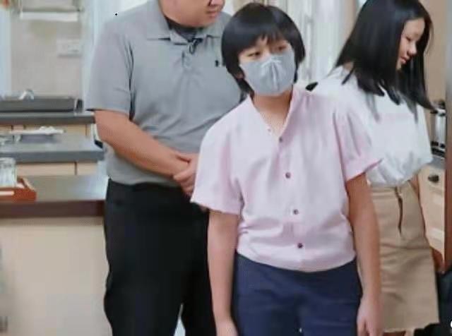 林志颖晒10年前照片，被网友指和现在没差别，而11岁大儿子变化大