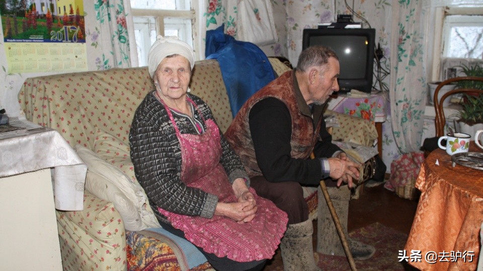 孤独的俄罗斯村庄：仅剩8个居民相依为命，自嘲自己是最后的居民