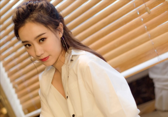 张小斐解散后援会？爆红后如此清醒，她扯下流