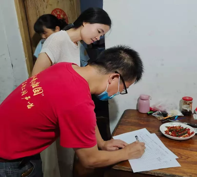 会同人大：“敲门行动”筑牢疫情防控“防火墙”